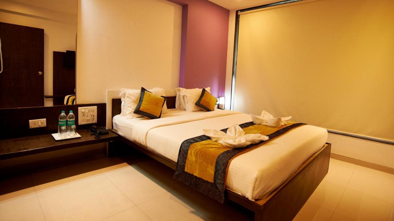 Hotel Golden View Shirdi Extérieur photo