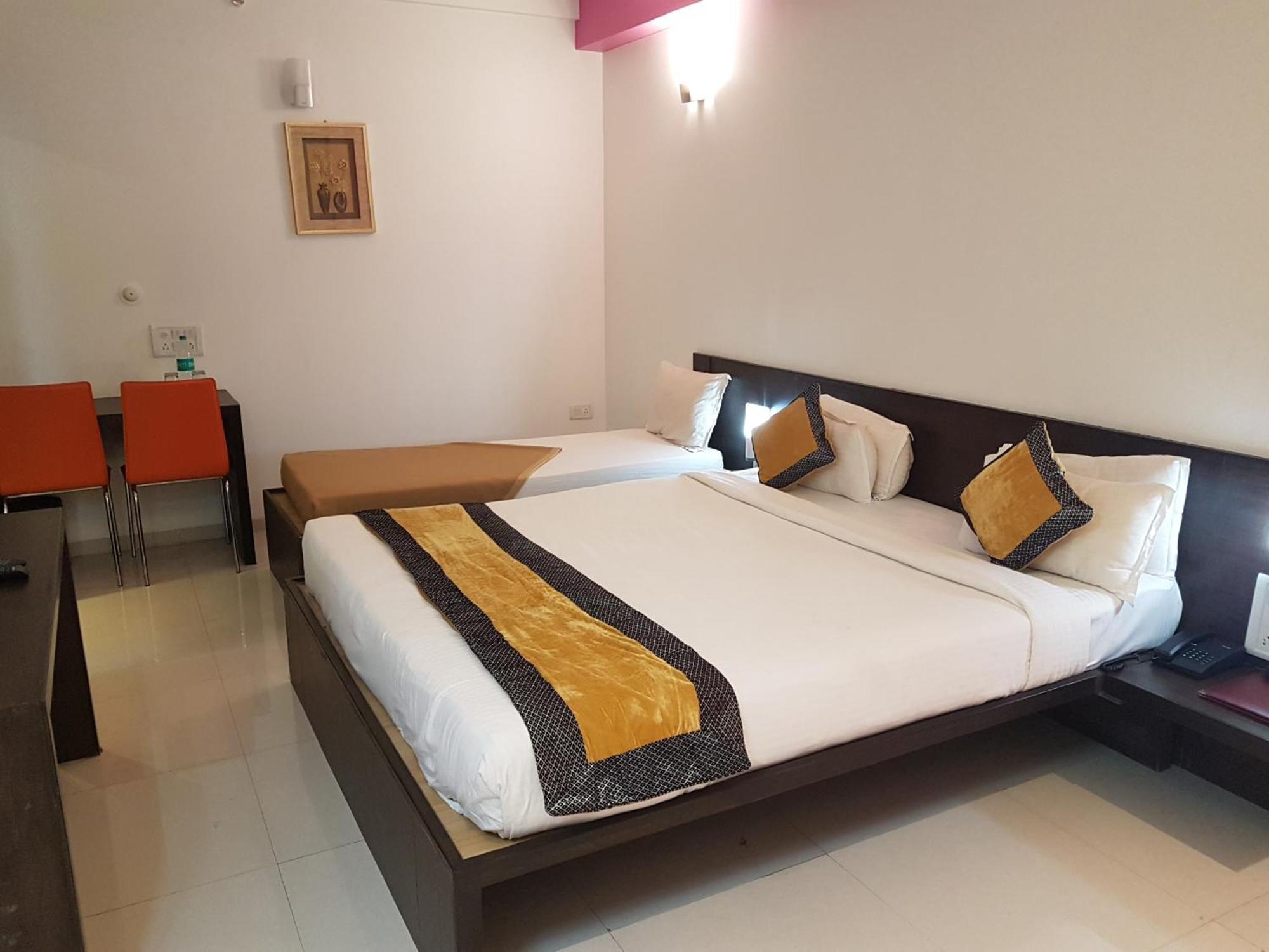 Hotel Golden View Shirdi Extérieur photo
