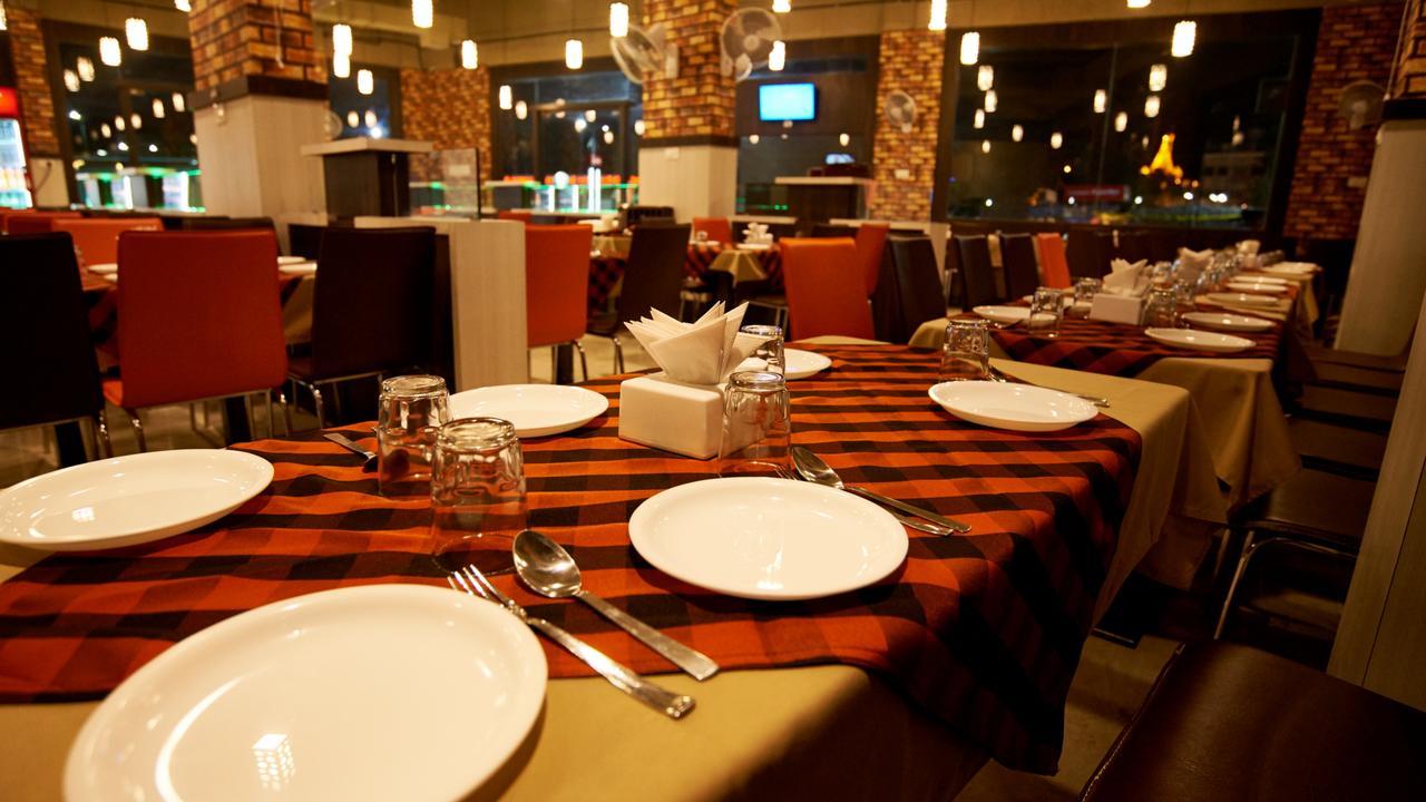 Hotel Golden View Shirdi Extérieur photo