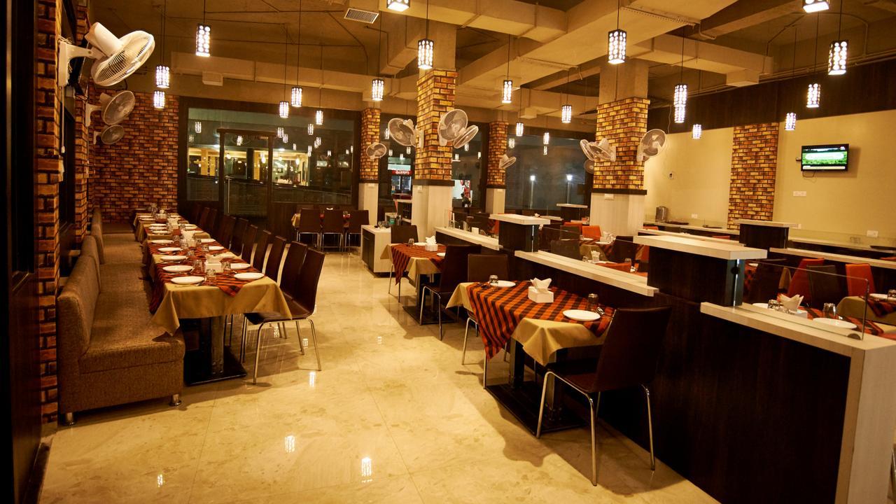 Hotel Golden View Shirdi Extérieur photo