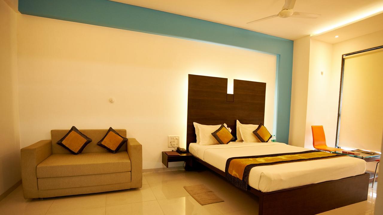 Hotel Golden View Shirdi Extérieur photo