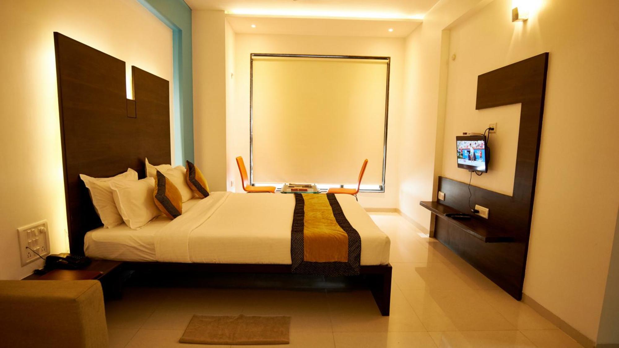 Hotel Golden View Shirdi Extérieur photo