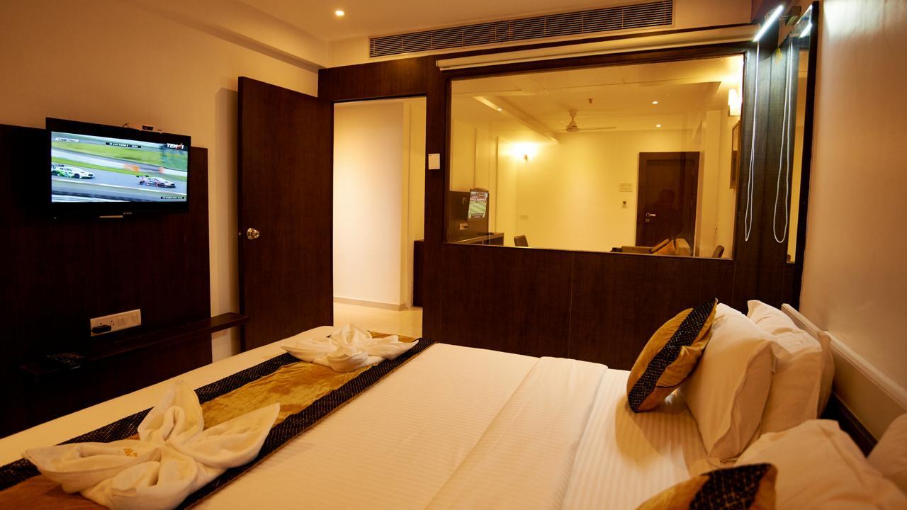 Hotel Golden View Shirdi Extérieur photo