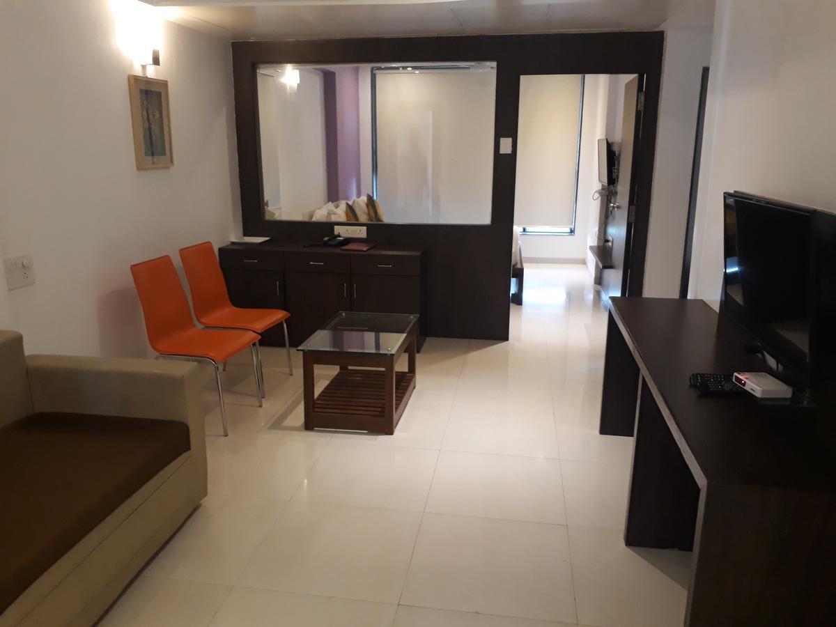 Hotel Golden View Shirdi Extérieur photo