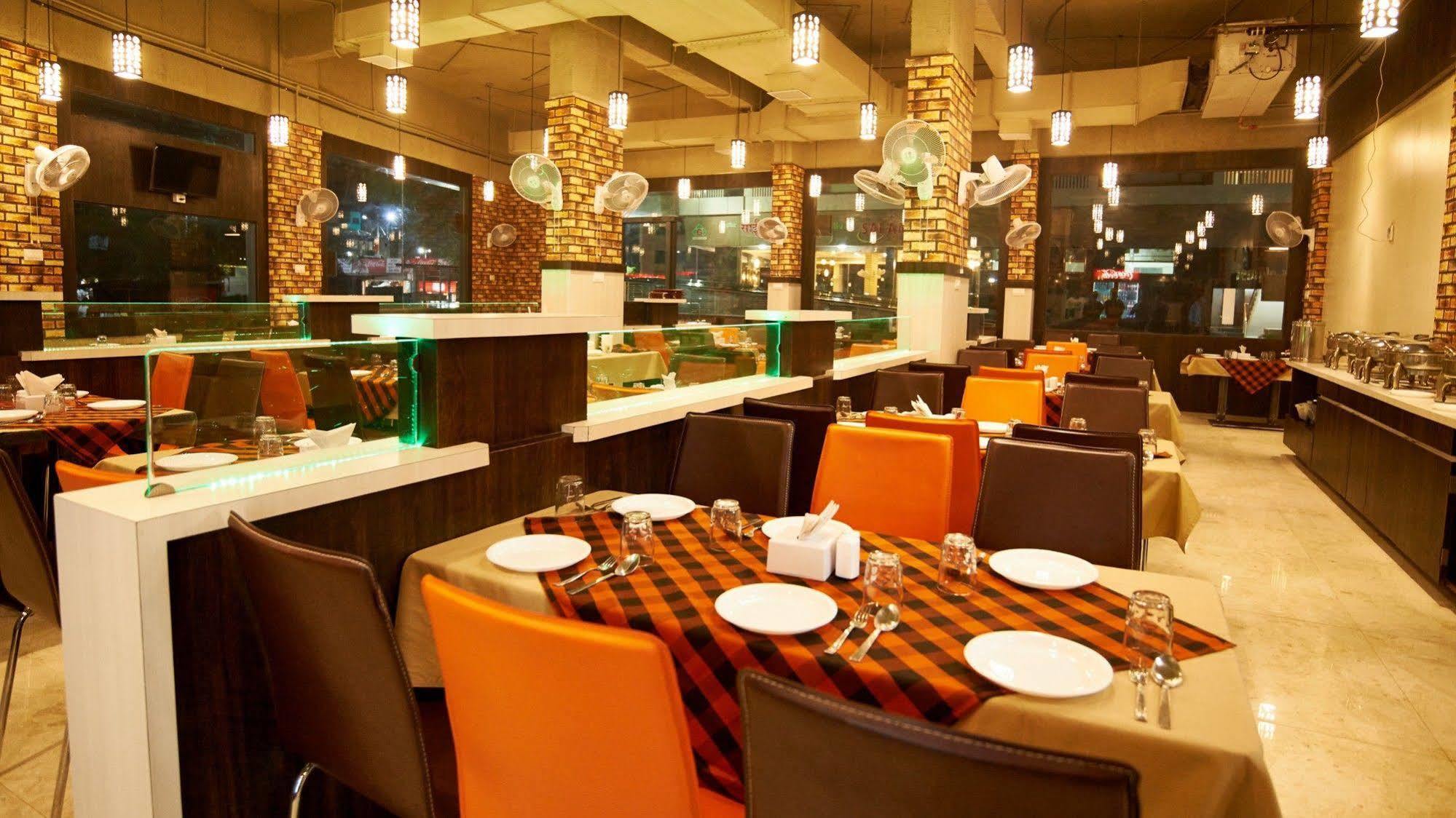 Hotel Golden View Shirdi Extérieur photo