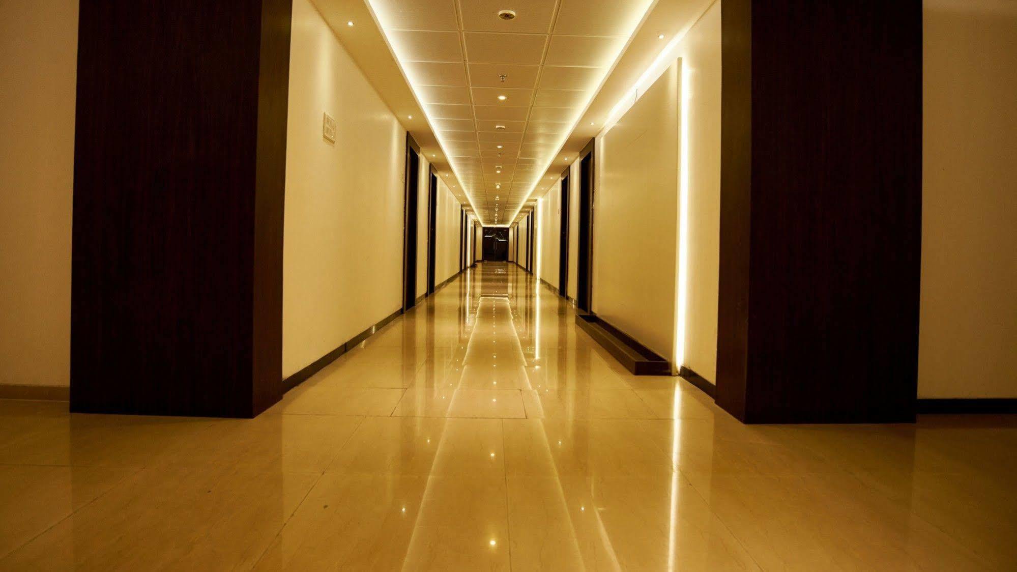 Hotel Golden View Shirdi Extérieur photo