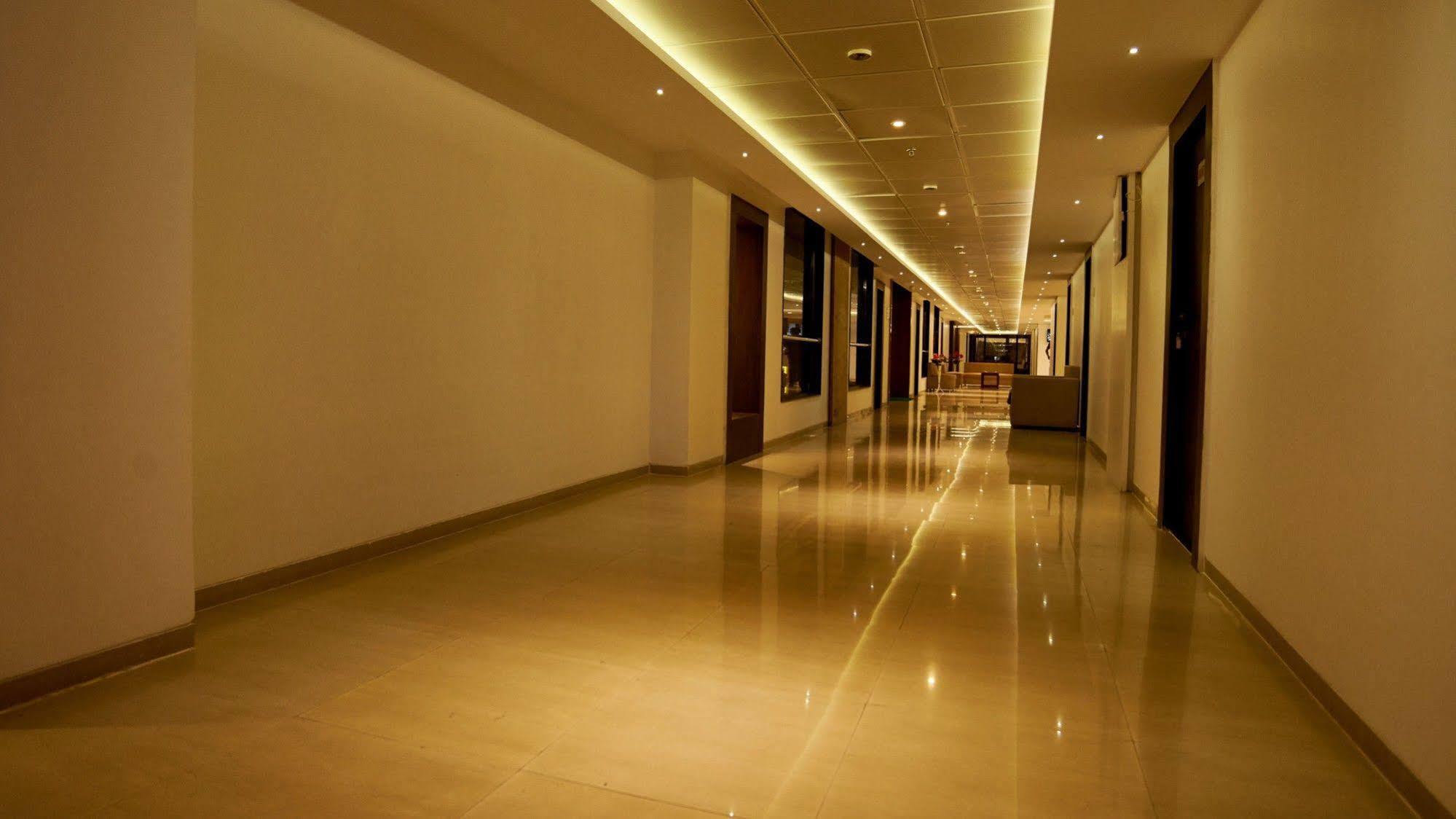 Hotel Golden View Shirdi Extérieur photo