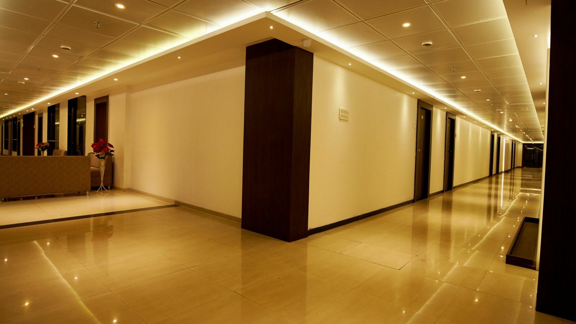 Hotel Golden View Shirdi Extérieur photo