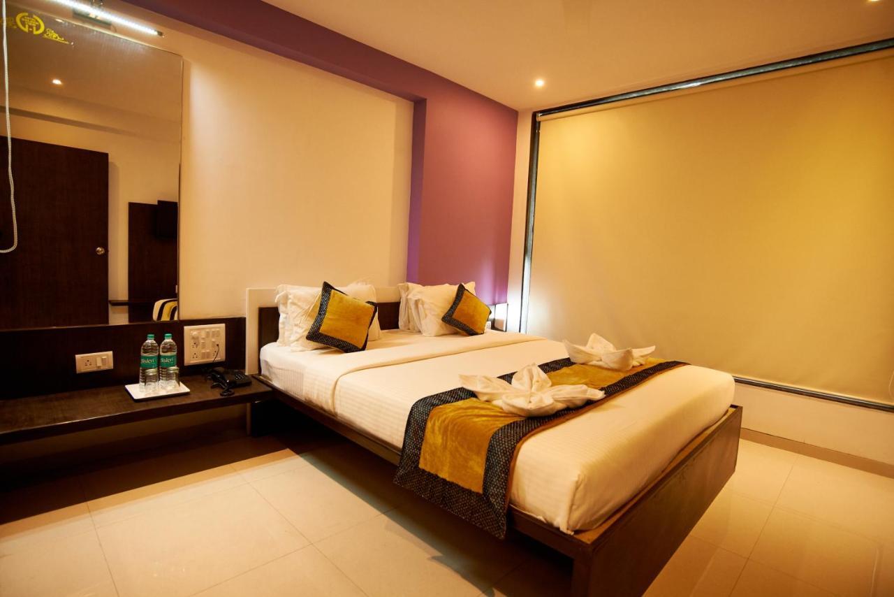 Hotel Golden View Shirdi Extérieur photo